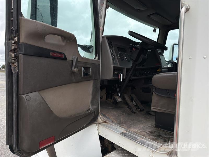 Kenworth T370 Vlakke laadvloer met kraan