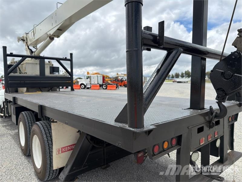 Kenworth T370 Vlakke laadvloer met kraan