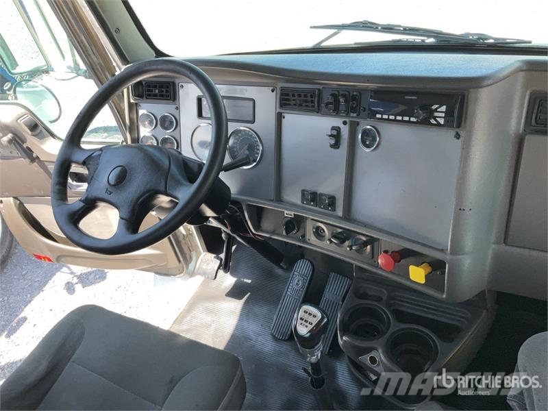 Kenworth T370 6x4 Tractocamion / T/A Day Cab Truck Tractor Vetopöytäautot