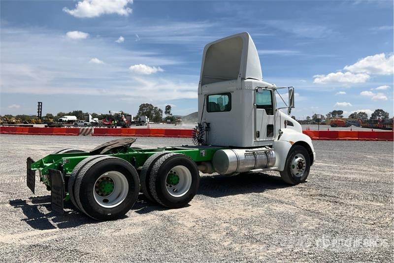 Kenworth T370 6x4 Tractocamion / T/A Day Cab Truck Tractor Vetopöytäautot