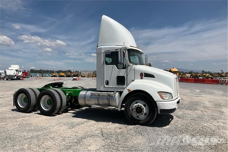 Kenworth T370 6x4 Tractocamion / T/A Day Cab Truck Tractor Vetopöytäautot