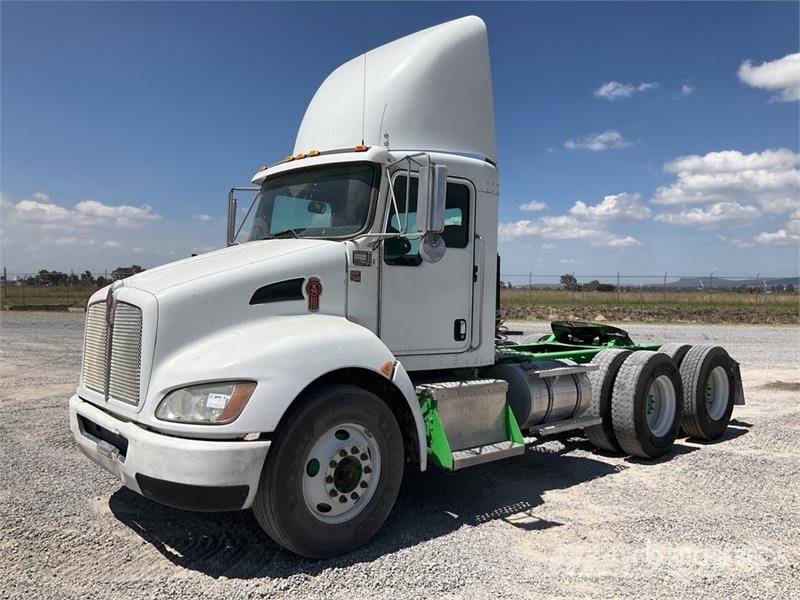 Kenworth T370 6x4 Tractocamion / T/A Day Cab Truck Tractor Vetopöytäautot