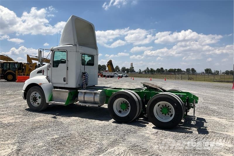 Kenworth T370 6x4 Tractocamion / T/A Day Cab Truck Tractor Vetopöytäautot
