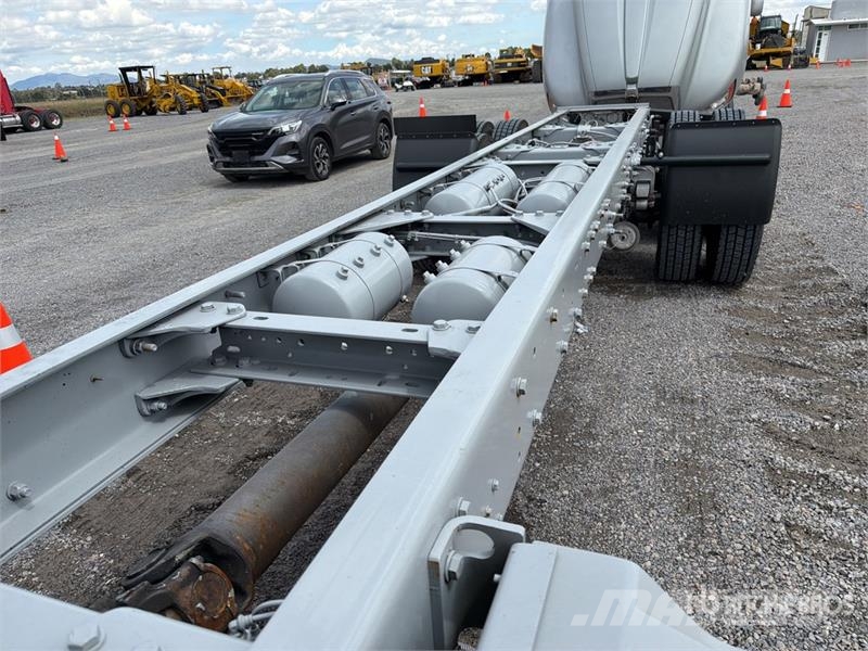 Kenworth T660 6x4 Camion Chasis Cabina / Cab and Chassis Cabines