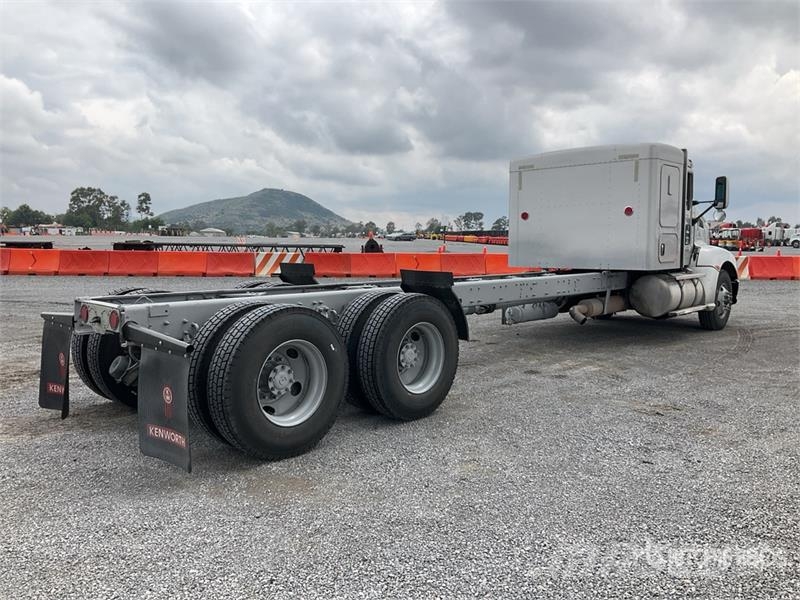 Kenworth T660 6x4 Camion Chasis Cabina / Cab and Chassis Kabinen