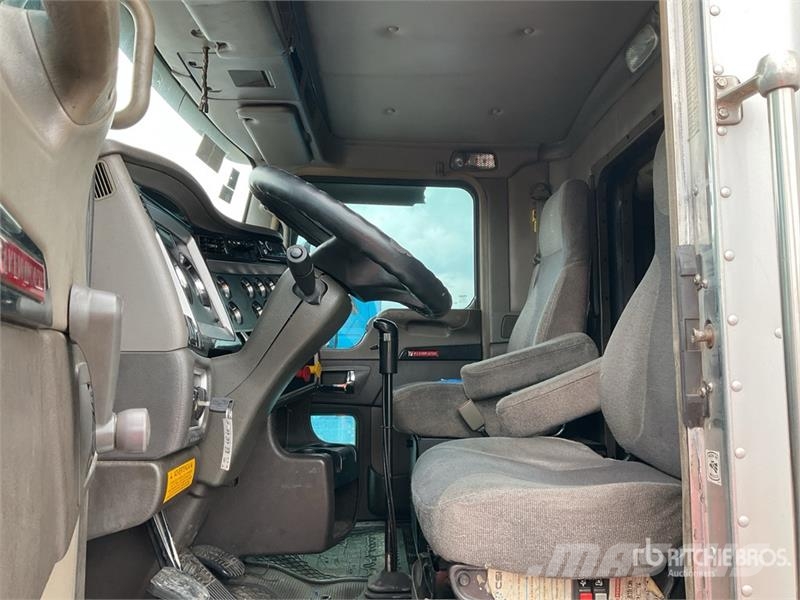 Kenworth T660 6x4 Camion Chasis Cabina / Cab and Chassis Kabinen