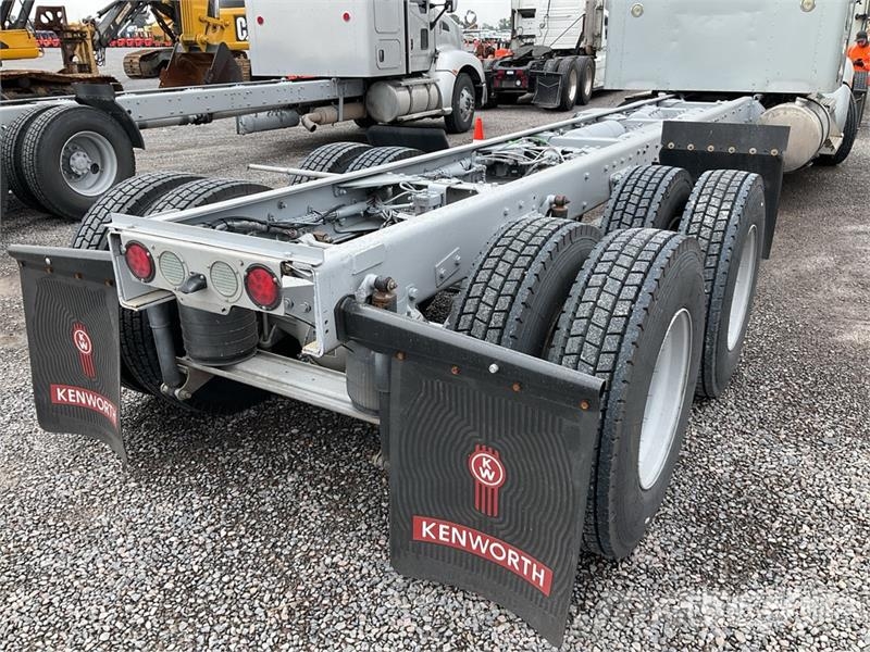 Kenworth T660 6x4 Camion Chasis Cabina / Cab and Chassis Kabinen