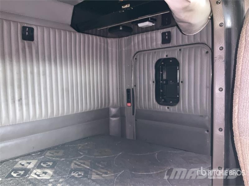 Kenworth T660 6x4 Camion Chasis Cabina / Cab and Chassis Kabinen