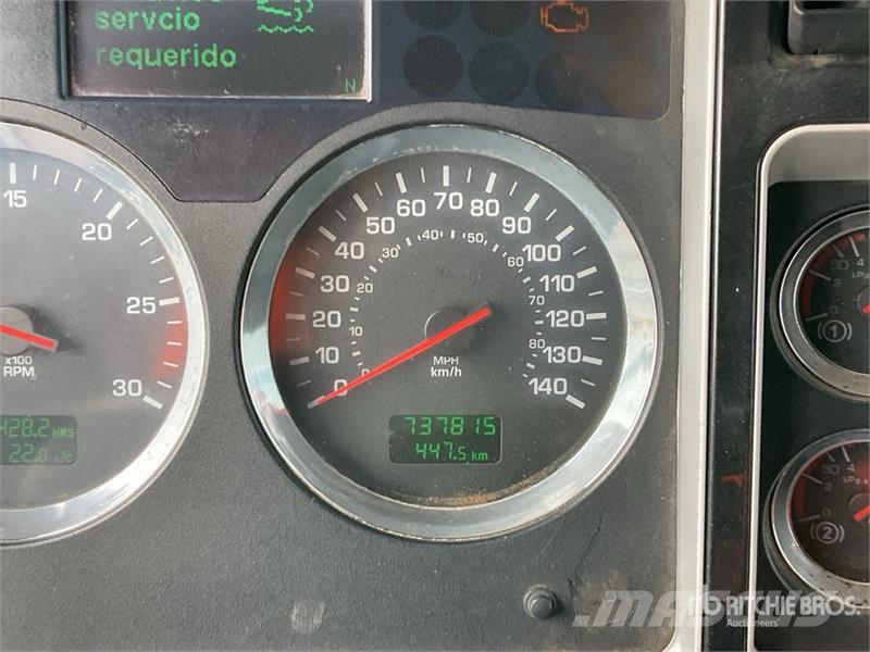 Kenworth T660 6x4 Sleeper Camion Chasis Cabina / Cab and Ch Cabins and interior
