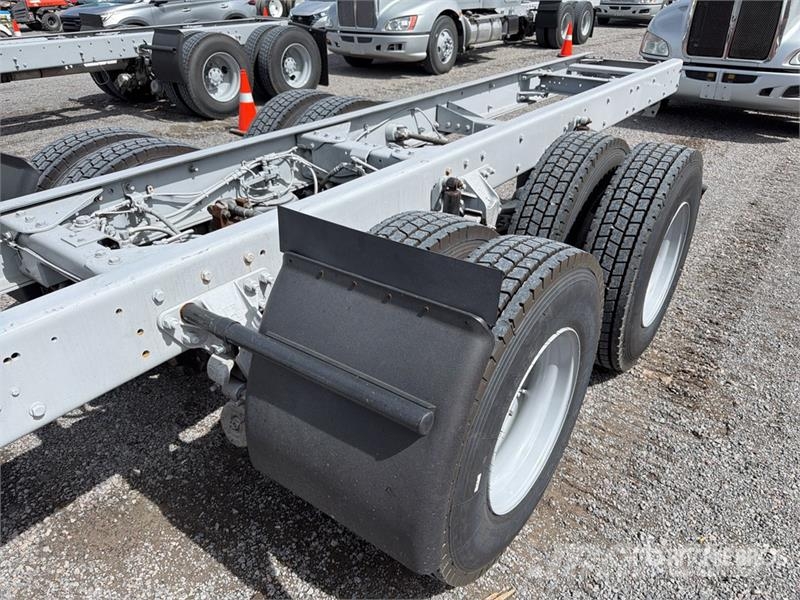 Kenworth T660 6x4 Sleeper Camion Chasis Cabina / Cab and Ch Кабіни