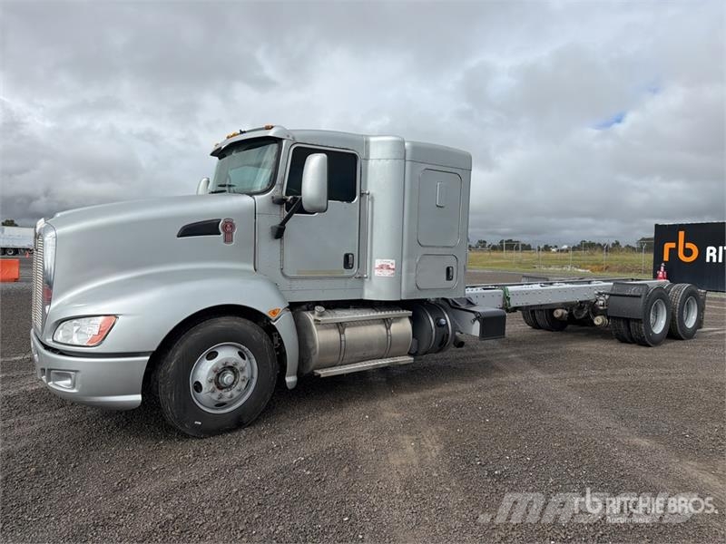 Kenworth T660 6x4 Sleeper Camion Chasis Cabina / Cab and Ch Kabine i unutrašnjost