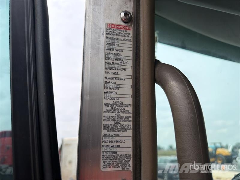 Kenworth T660 6x4 Sleeper Camion Chasis Cabina / Cab and Ch Kabiny i wnętrze