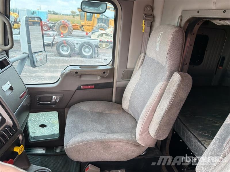 Kenworth T660 6x4 Sleeper Camion Chasis Cabina / Cab and Ch Kabiny i wnętrze