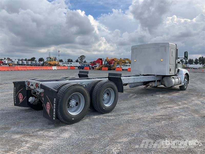 Kenworth T660 6x4 Sleeper Camion Chasis Cabina / Cab and Ch Kabine i unutrašnjost