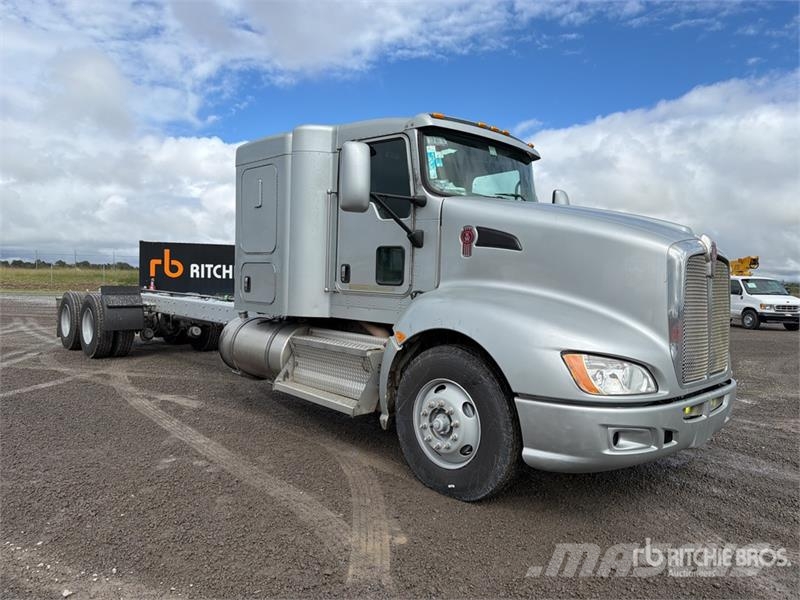 Kenworth T660 6x4 Sleeper Camion Chasis Cabina / Cab and Ch Cabines