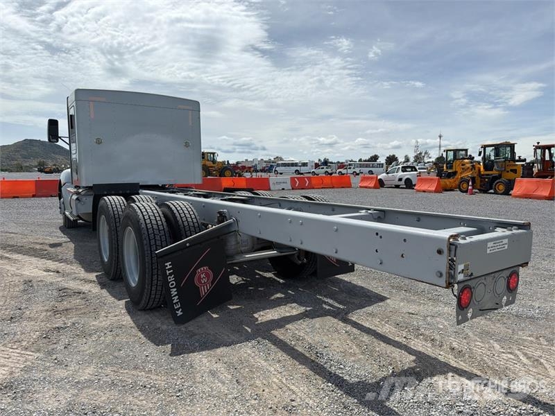 Kenworth T660 6x4 Sleeper Camion Chasis Cabina / Cab and Ch Кабіни