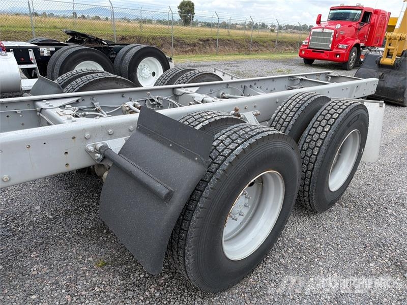 Kenworth T660 6x4 Sleeper Camion Chasis Cabina / Cab and Ch Kabinen