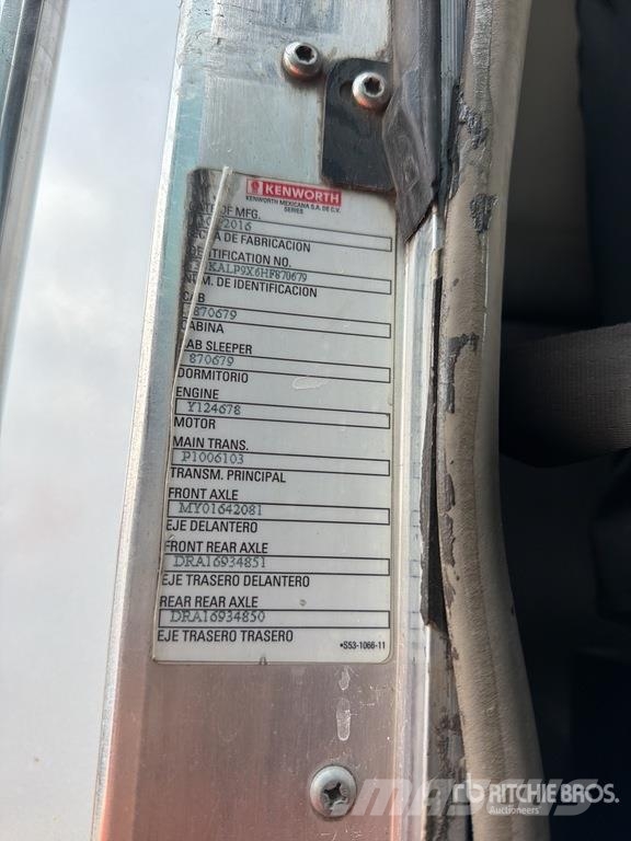 Kenworth T660 6x4 Sleeper Camion Chasis Cabina / Cab and Ch Cabines