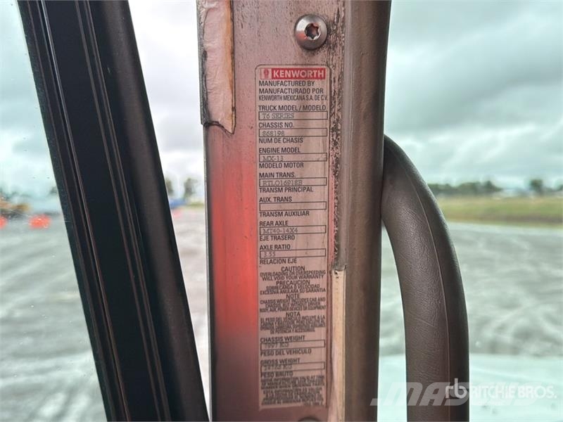 Kenworth T660 6x4 Sleeper Camion Chasis Cabina / Cab and Ch Kabine i unutrašnjost