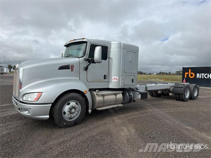 Kenworth T660 6x4 Sleeper Camion Chasis Cabina / Cab and Ch Kabine i unutrašnjost