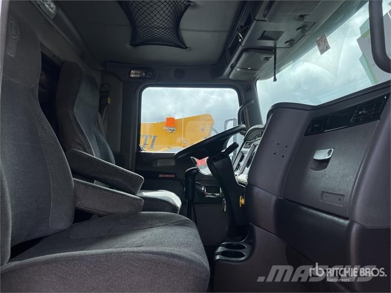 Kenworth T660 6x4 Sleeper Camion Chasis Cabina / Cab and Ch Cabines