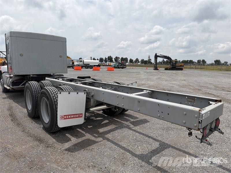 Kenworth T660 6x4 Sleeper Camion Chasis Cabina / Cab and Ch Kabinen