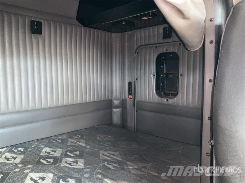 Kenworth T660 6x4 Sleeper Camion Chasis Cabina / Cab and Ch Kabine i unutrašnjost