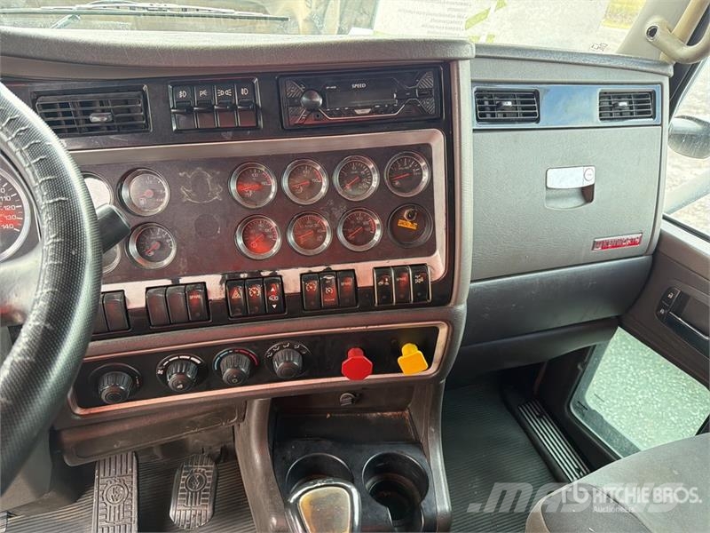 Kenworth T660 6x4 Sleeper Camion Chasis Cabina / Cab and Ch Kabine i unutrašnjost