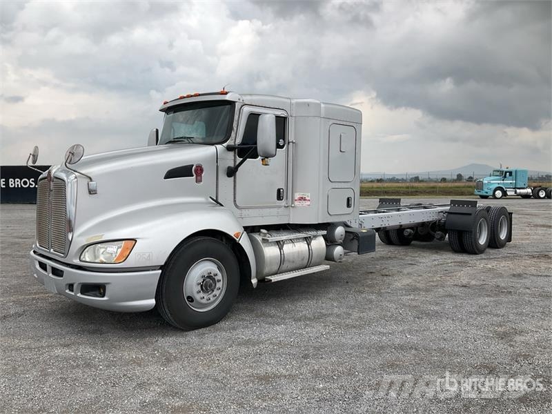 Kenworth T660 6x4 Sleeper Camion Chasis Cabina / Cab and Ch Cabine en interieur