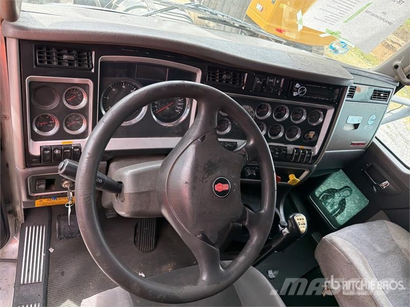 Kenworth T660 6x4 Sleeper Camion Chasis Cabina / Cab and Ch Kabinen