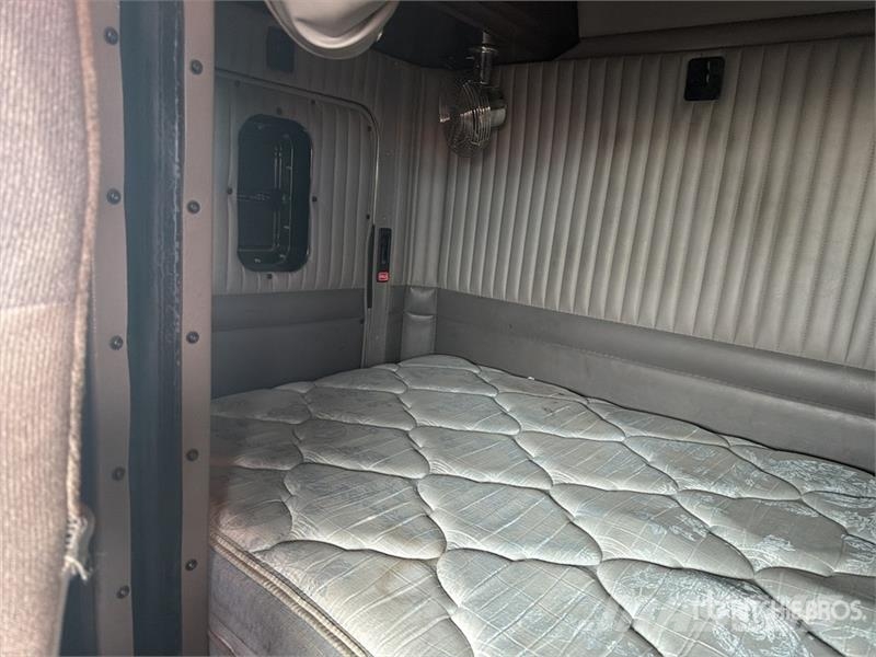 Kenworth T660 6x4 Sleeper Camion Chasis Cabina / Cab and Ch Кабини