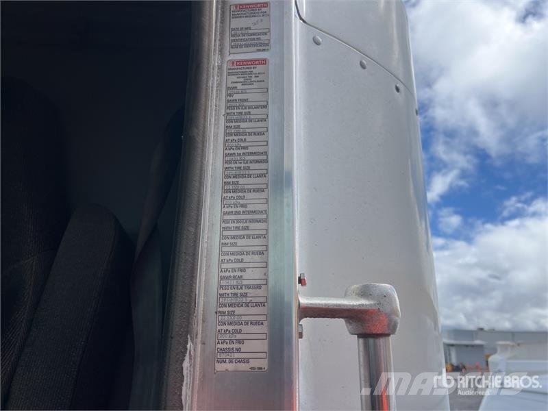 Kenworth T660 6x4 Sleeper Camion Chasis Cabina / Cab and Ch Cabines