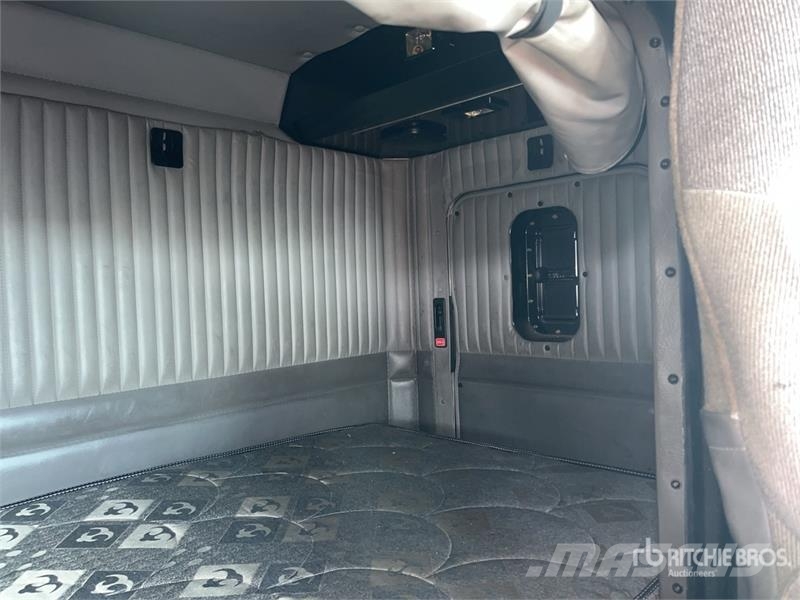 Kenworth T660 6x4 Sleeper Camion Chasis Cabina / Cab and Ch Cabines