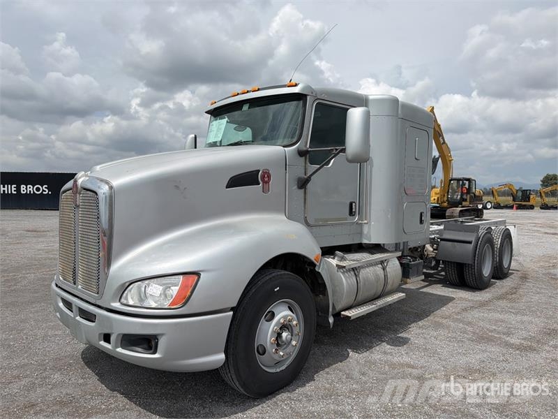 Kenworth T660 6x4 Sleeper Camion Chasis Cabina / Cab and Ch Kabinen