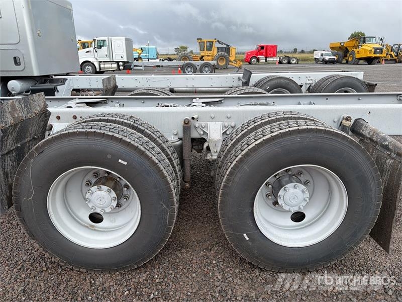 Kenworth T660 6x4 Sleeper Camion Chasis Cabina / Cab and Ch Kabine i unutrašnjost