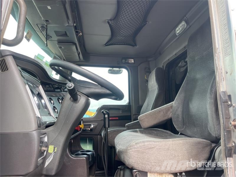 Kenworth T660 6x4 Sleeper Camion Chasis Cabina / Cab and Ch Cabines