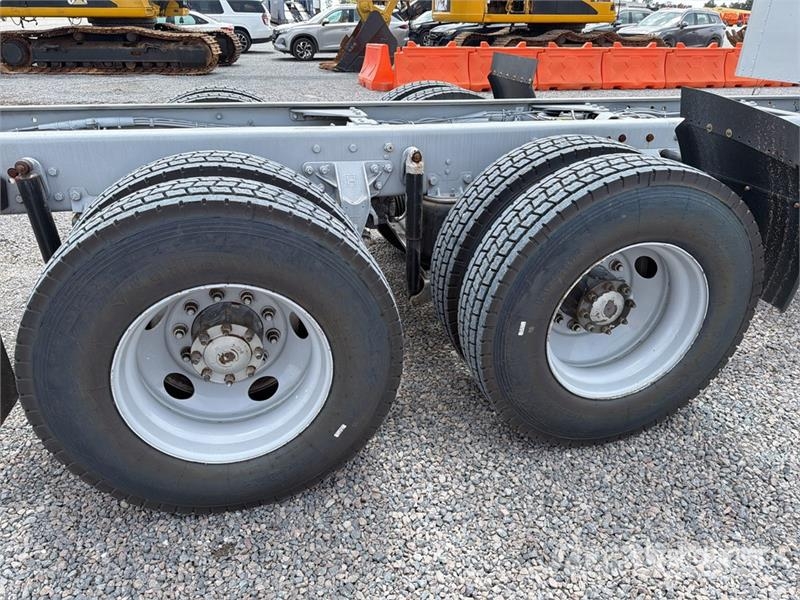 Kenworth T660 6x4 Sleeper Camion Chasis Cabina / Cab and Ch Cabines