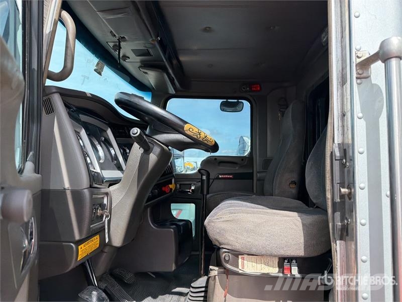 Kenworth T660 6x4 Sleeper Camion Chasis Cabina / Cab and Ch Кабіни