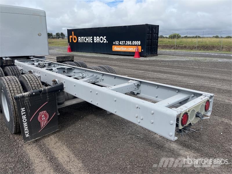 Kenworth T660 6x4 Sleeper Camion Chasis Cabina / Cab and Ch Kabine i unutrašnjost