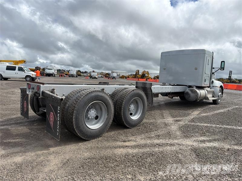 Kenworth T660 6x4 Sleeper Camion Chasis Cabina / Cab and Ch Cabines