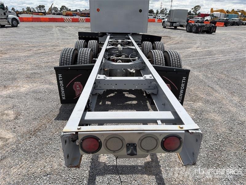 Kenworth T660 6x4 Sleeper Camion Chasis Cabina / Cab and Ch Cabines