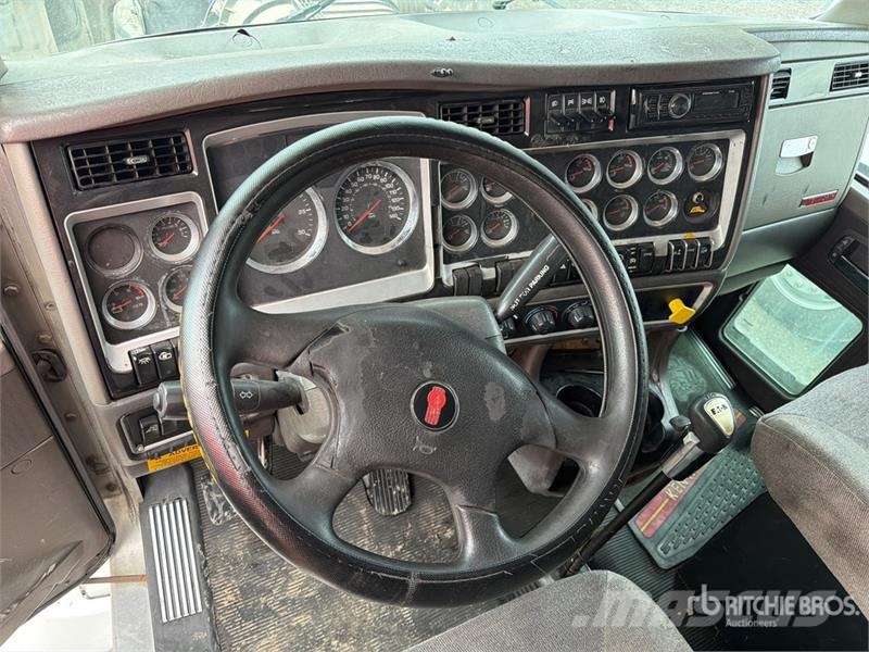Kenworth T660 6x4 Sleeper Camion Chasis Cabina / Cab and Ch Kabine i unutrašnjost