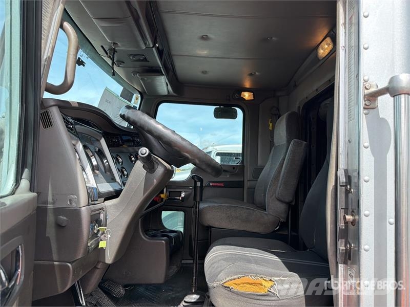 Kenworth T660 6x4 Sleeper Camion Chasis Cabina / Cab and Ch Кабіни