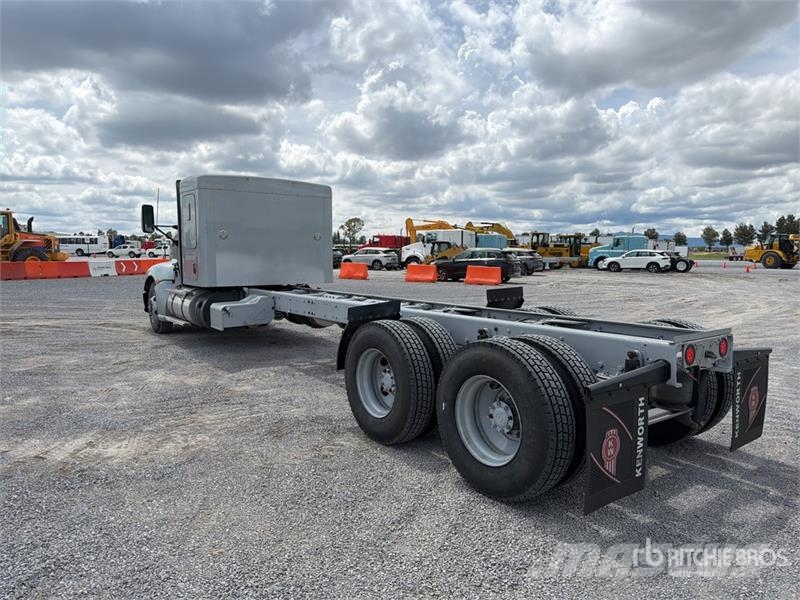 Kenworth T660 6x4 Sleeper Camion Chasis Cabina / Cab and Ch Cabines