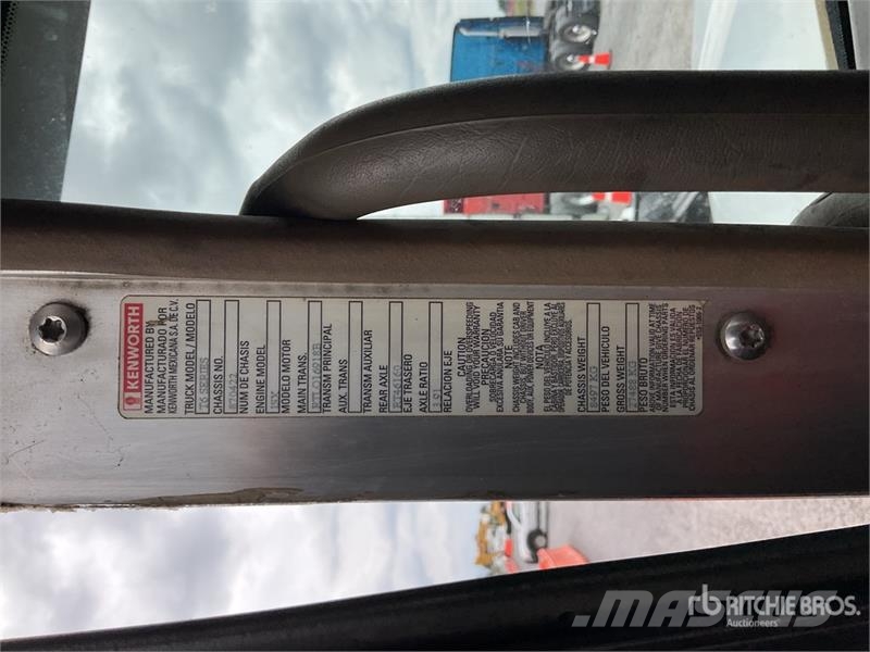 Kenworth T660 6x4 Sleeper Camion Chasis Cabina / Cab and Ch Cabine en interieur