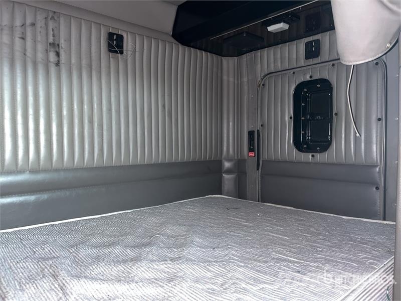 Kenworth T660 6x4 Sleeper Camion Chasis Cabina / Cab and Ch Kabine i unutrašnjost