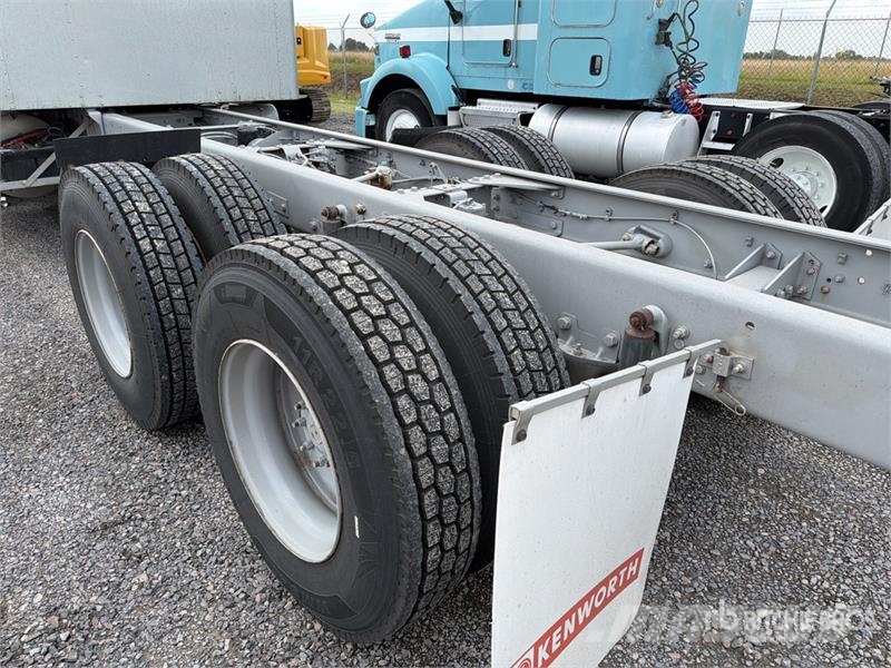Kenworth T660 6x4 Sleeper Camion Chasis Cabina / Cab and Ch Kabinen