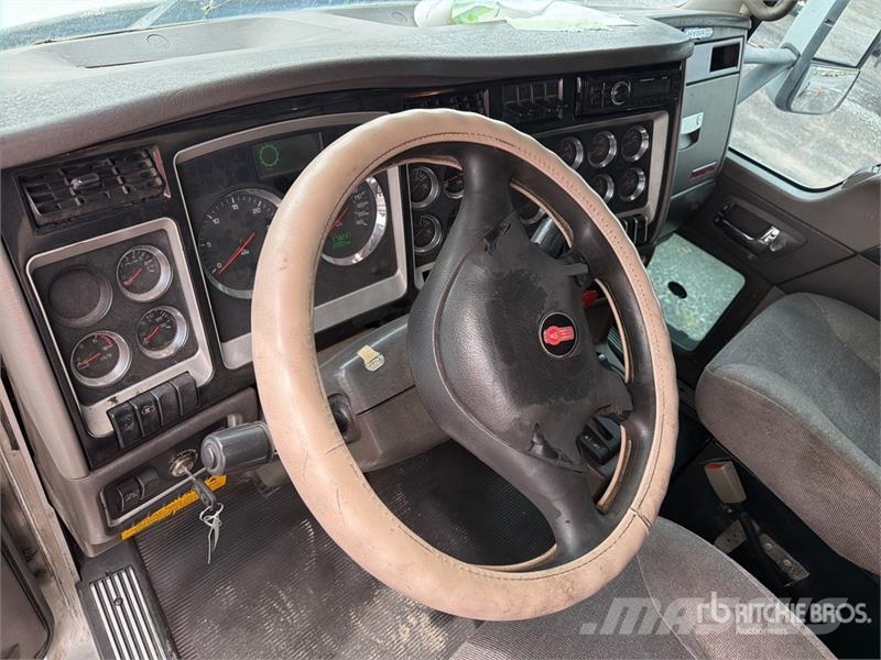 Kenworth T660 6x4 Sleeper Camion Chasis Cabina / Cab and Ch Kabiny i wnętrze