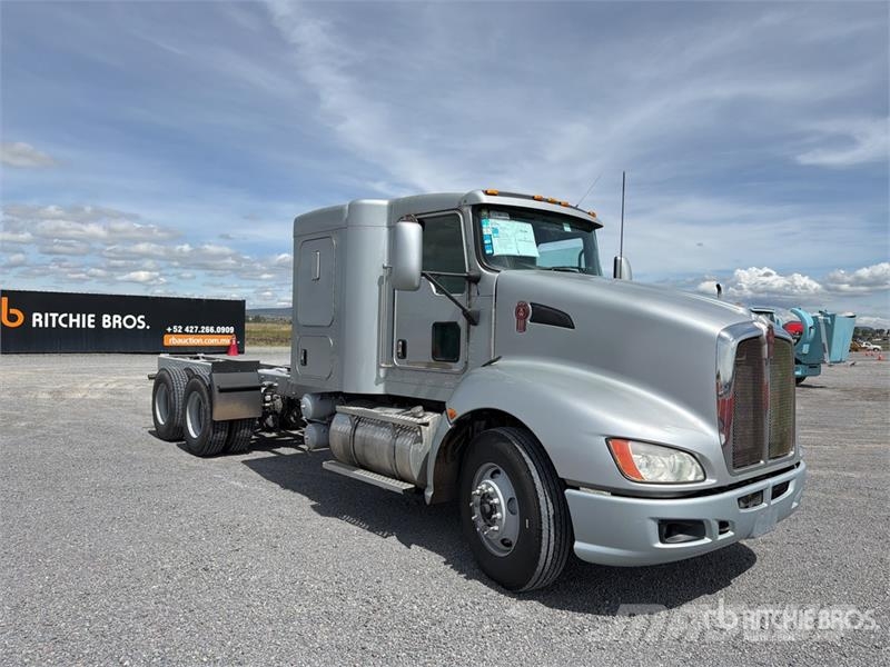 Kenworth T660 6x4 Sleeper Camion Chasis Cabina / Cab and Ch Кабіни
