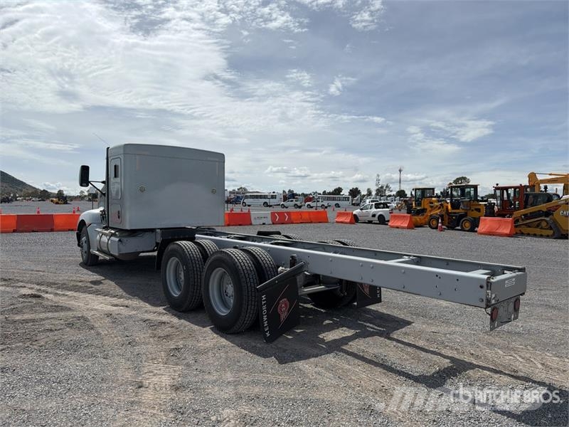 Kenworth T660 6x4 Sleeper Camion Chasis Cabina / Cab and Ch Кабіни